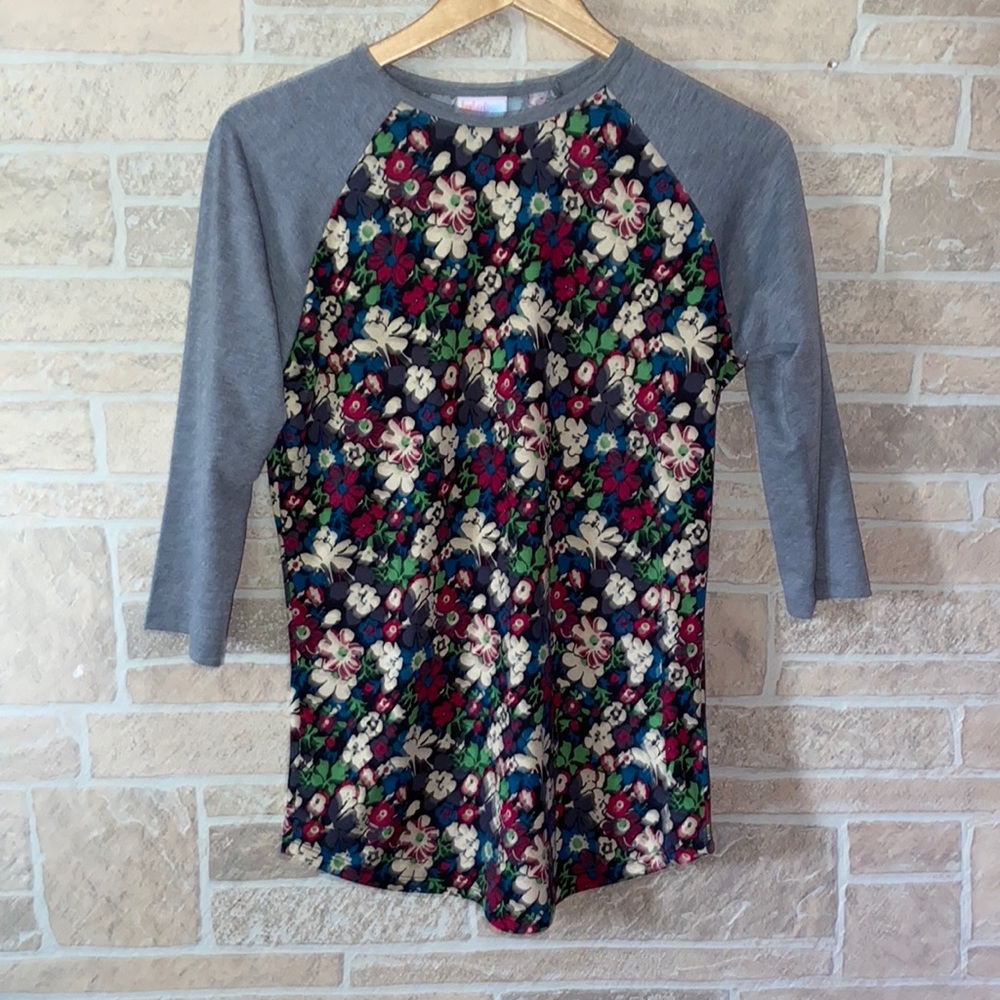 ✅LulaRoe Floral Raglan Tee